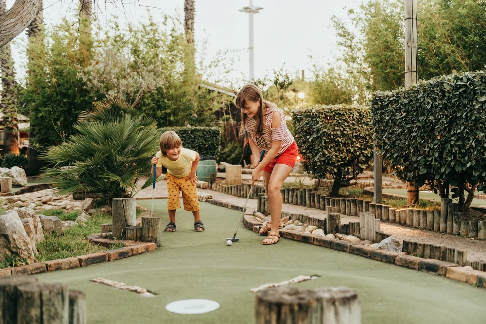kids playing miniature golf in the Smokies